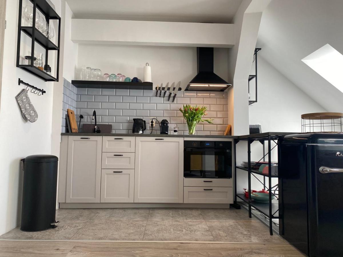 Apartament Hrabala Еленя-Гура Экстерьер фото