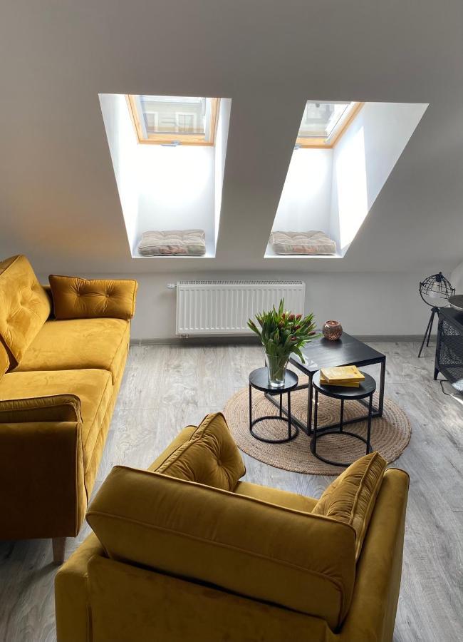 Apartament Hrabala Еленя-Гура Экстерьер фото