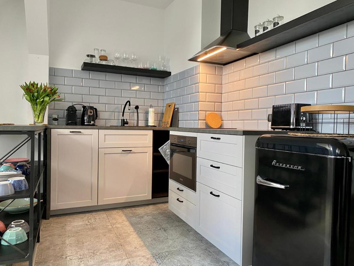 Apartament Hrabala Еленя-Гура Экстерьер фото