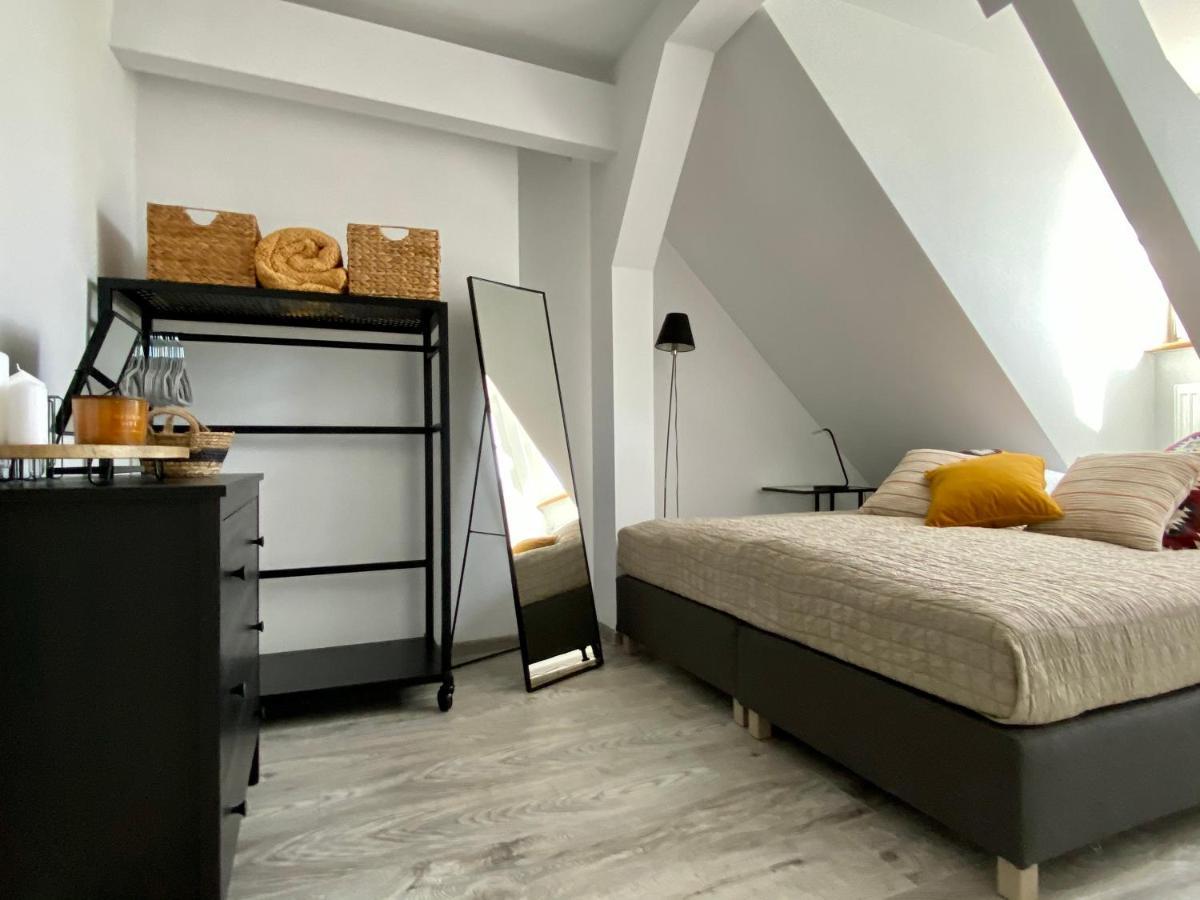 Apartament Hrabala Еленя-Гура Экстерьер фото