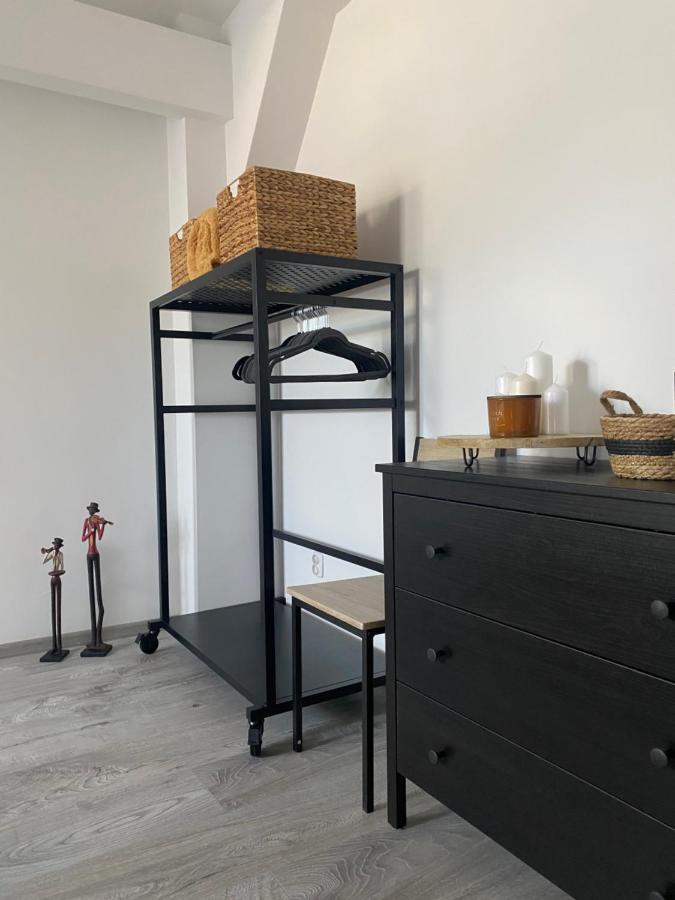 Apartament Hrabala Еленя-Гура Экстерьер фото